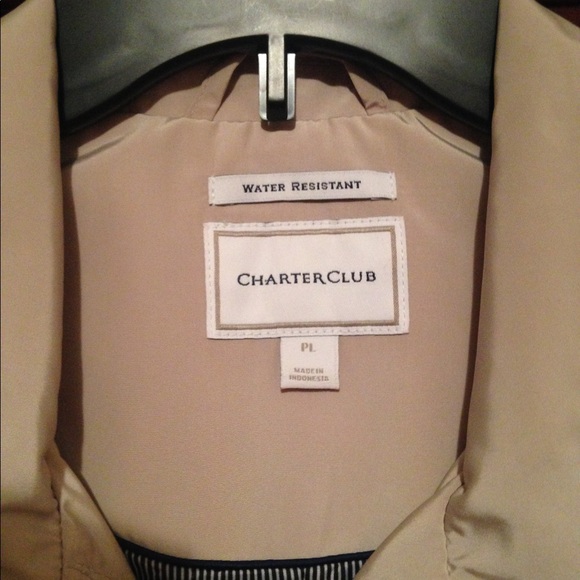 Woman's jacket - Picture 3 of 5